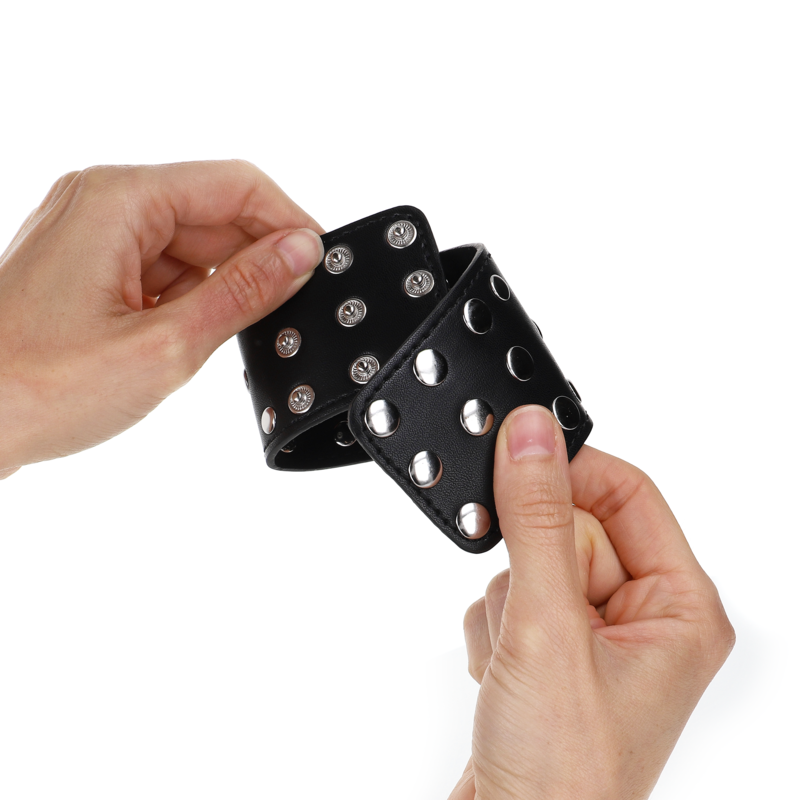 Menottes Cuir KINK Rivets Noires Ajustables 19-24cm - KINK - KINK WRIST RESTRAINT