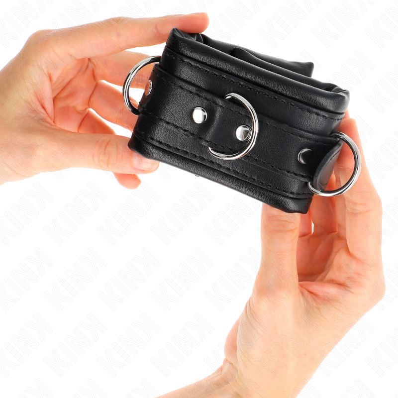 Menottes BDSM Fourrure Noire Réglables 20-30cm - KINK - KINK WRIST RESTRAINT
