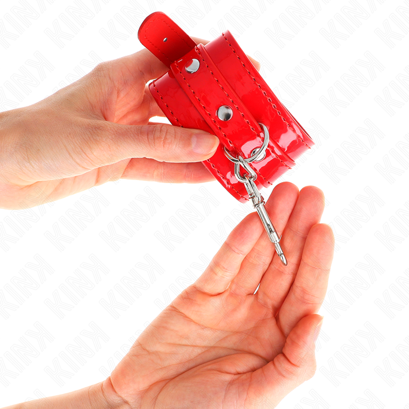 Manchettes BDSM Brillantes Rouges Ajustables 23-33cm - Kink - KINK WRIST RESTRAINT